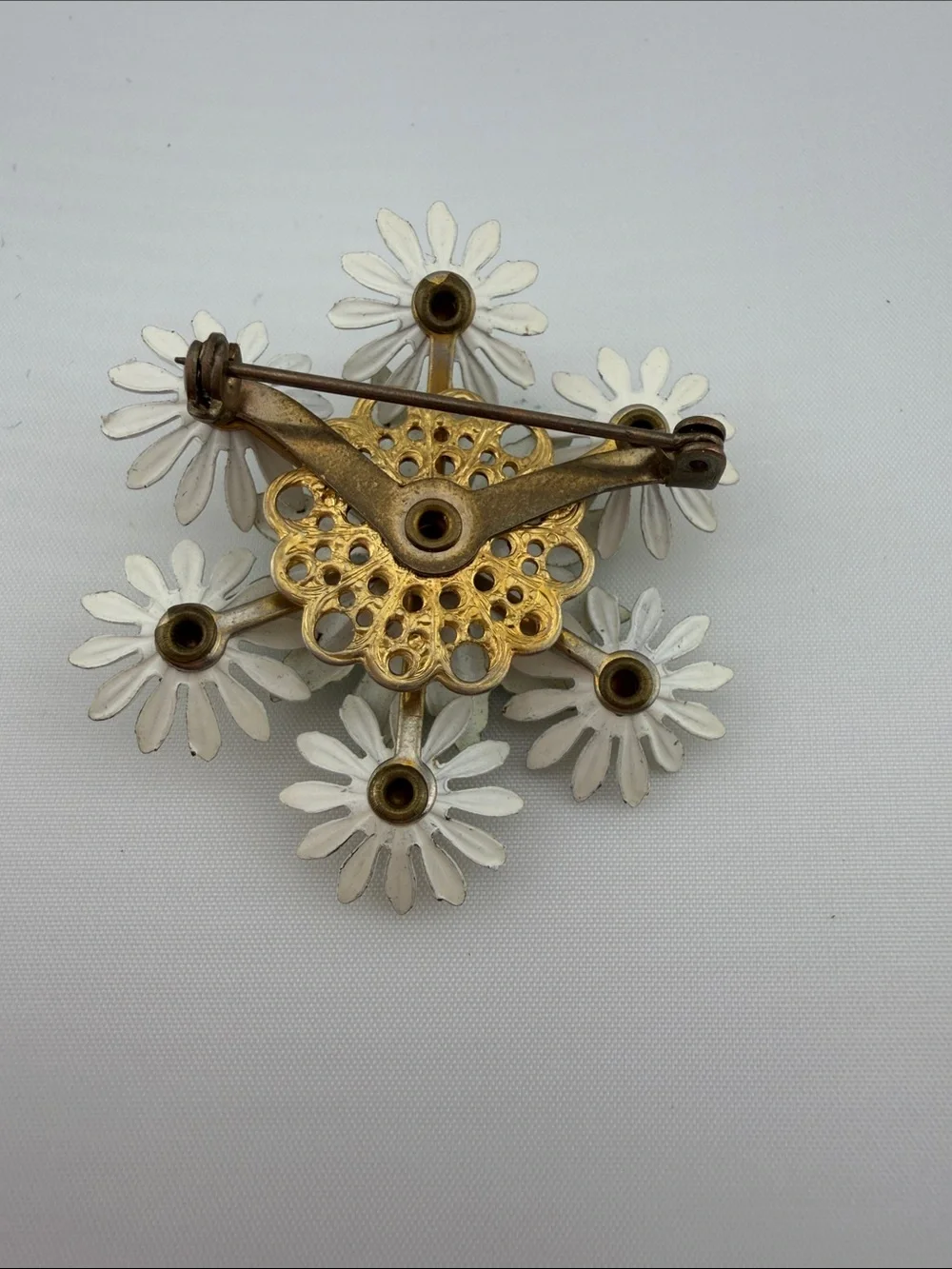 Vintage Floral Daisy Cluster Brooch - White & Gold